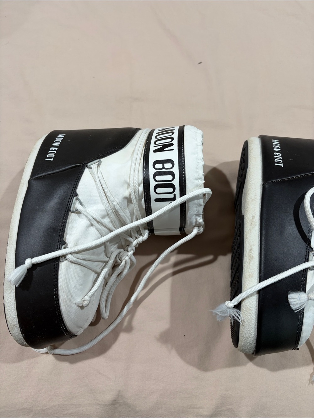 Moon Boots - Picture 2 of 4